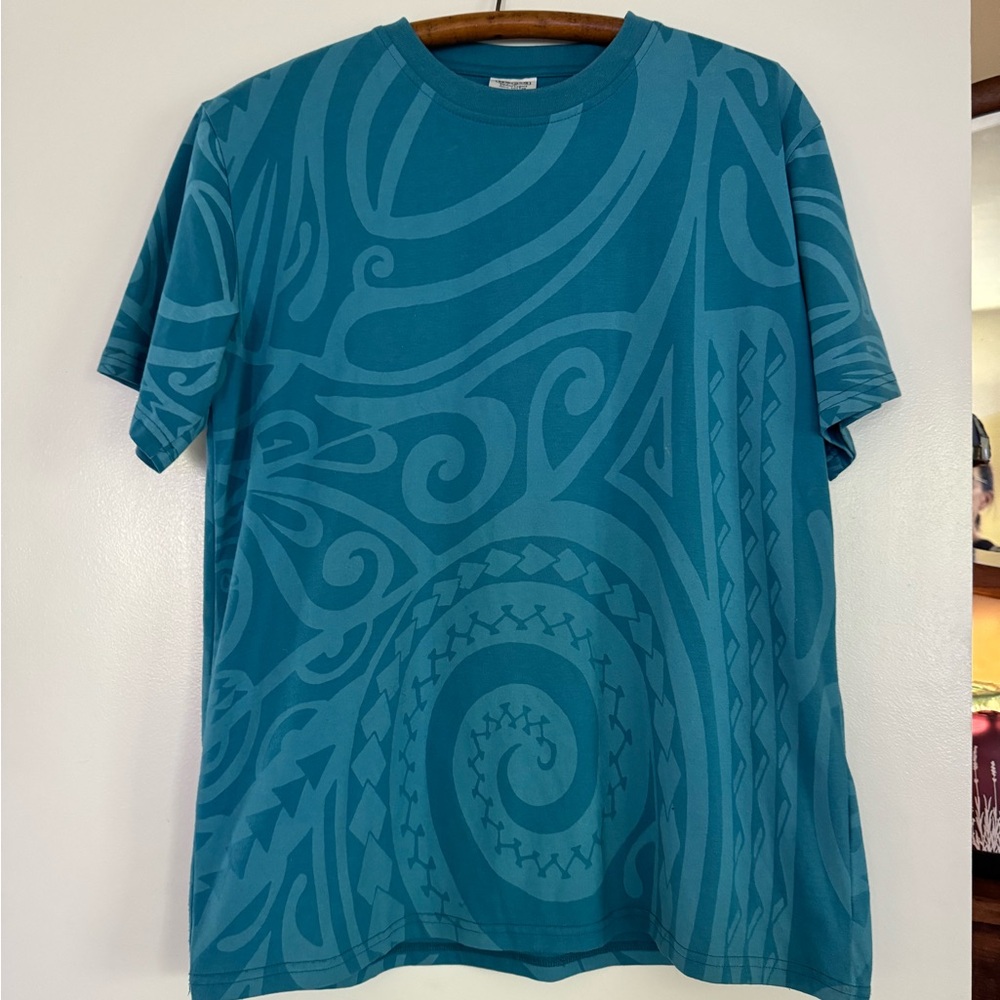 Taaroa 100% cotton men’s t shirt turquoise with wave pattern logo on back size S
